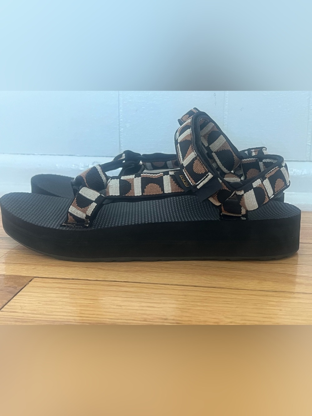 Teva Woman’s Black and Brown Midform Universal Sandal size 9